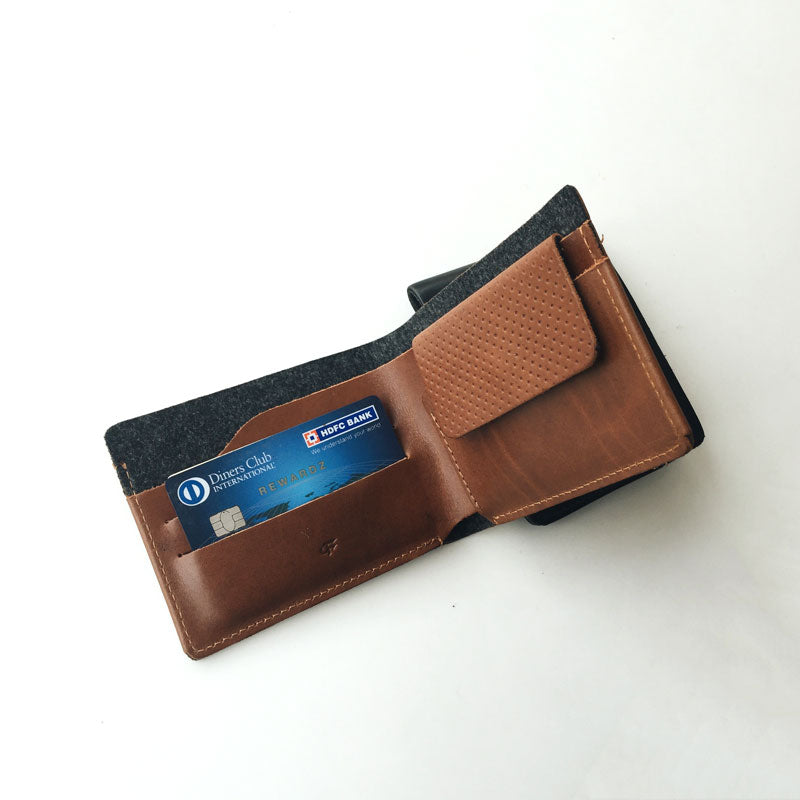 Brown minimal leather wallet